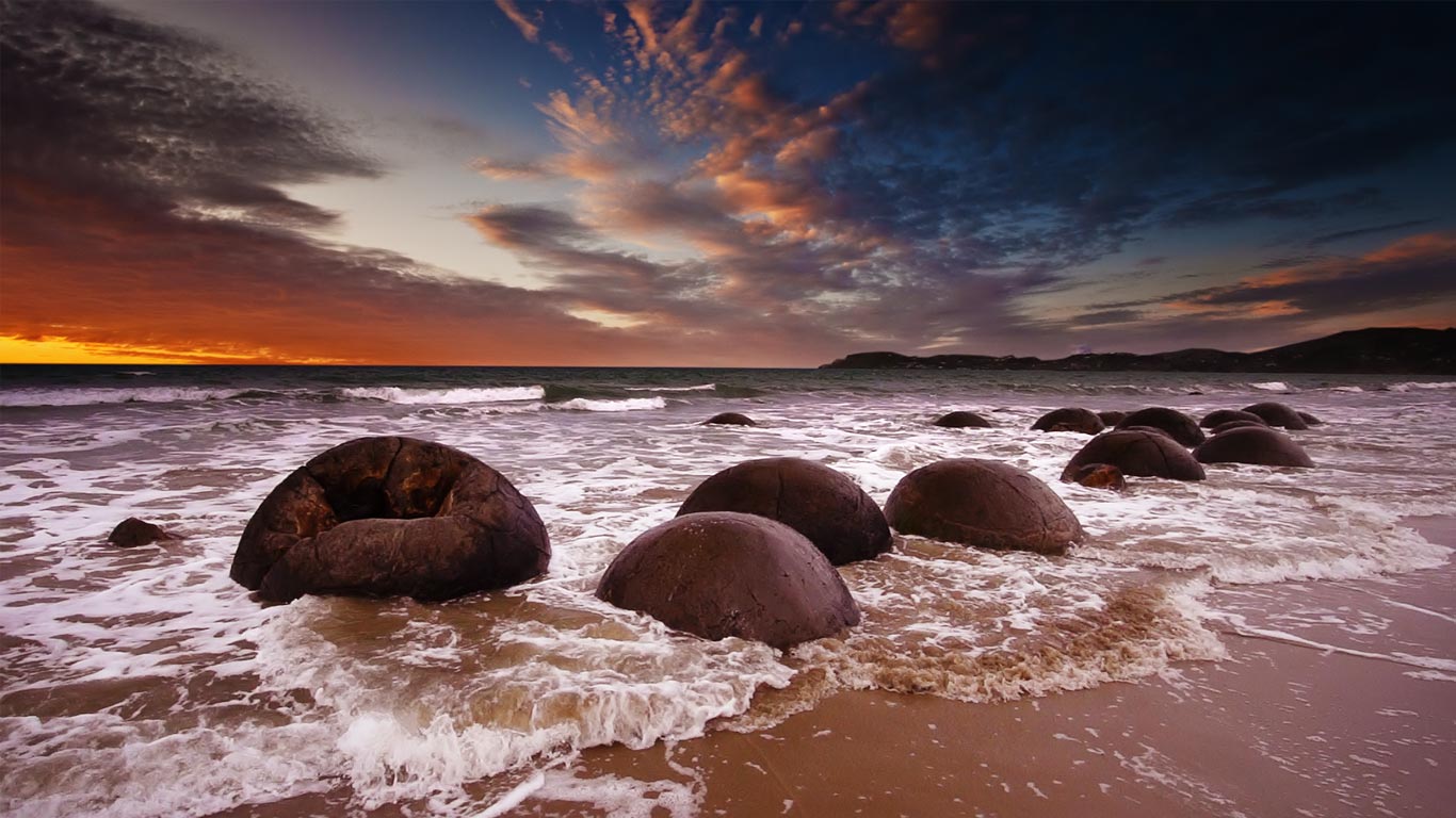 Moeraki Boulders, New Zealand (© Uli Hamacher/Getty Images)(Bing United Kingdom)