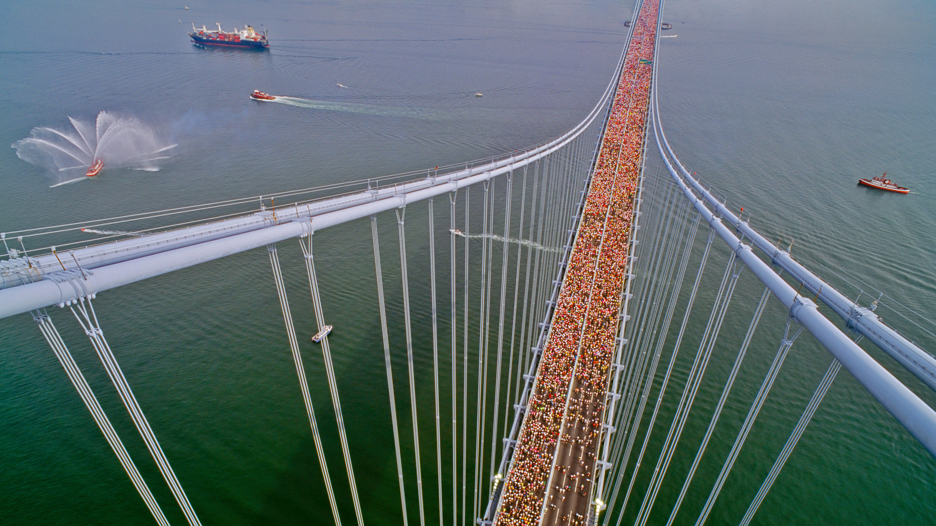 Runners in the 1990 New York City Marathon crossing the Verrazzano-Narrows Bridge (© David Madison/Getty Images)(Bing United States)