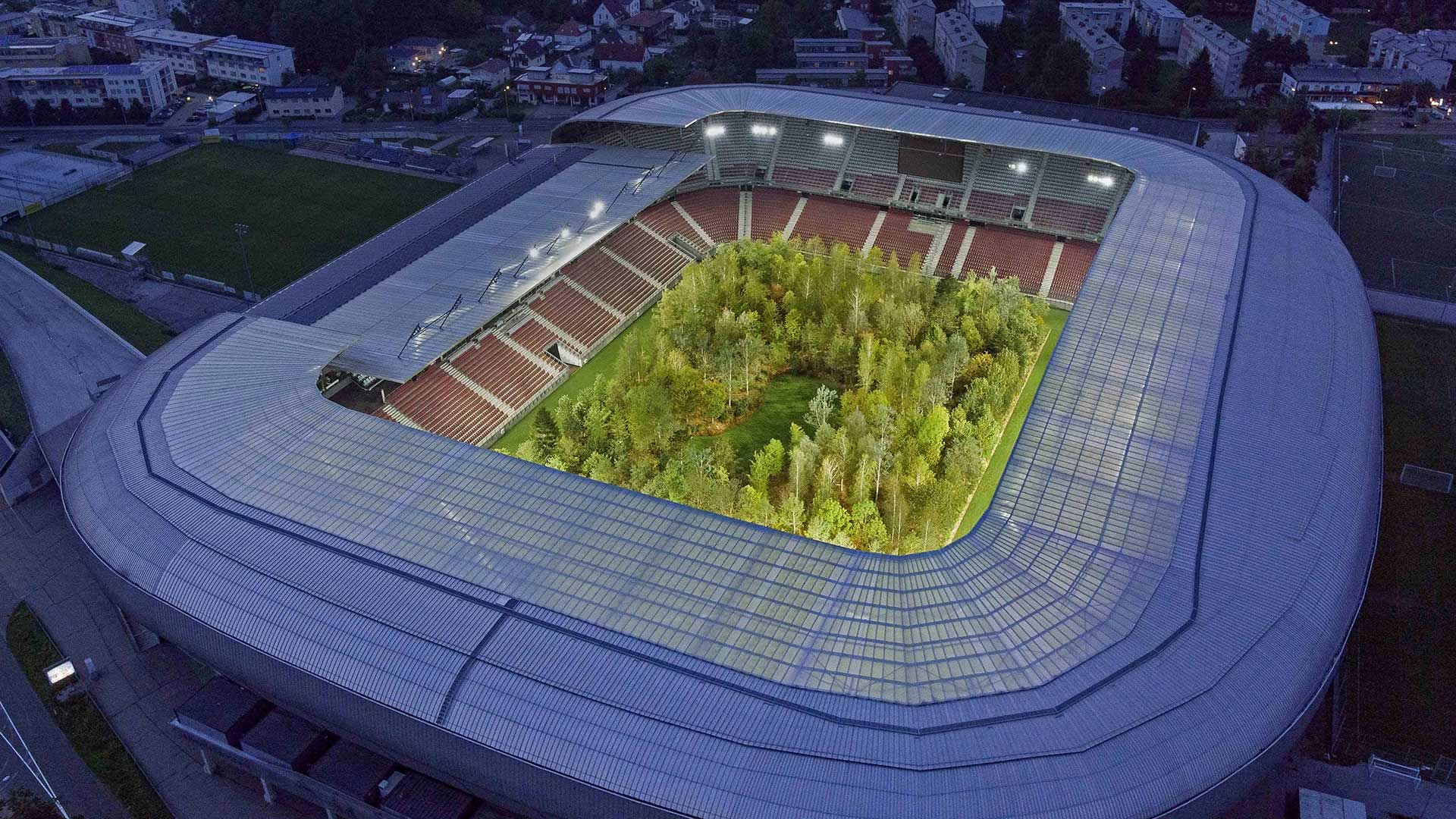 ｢フォー・フォレスト｣オーストリア, ヴェルターゼー・シュターディオン (© UNIMO)(Bing Japan)