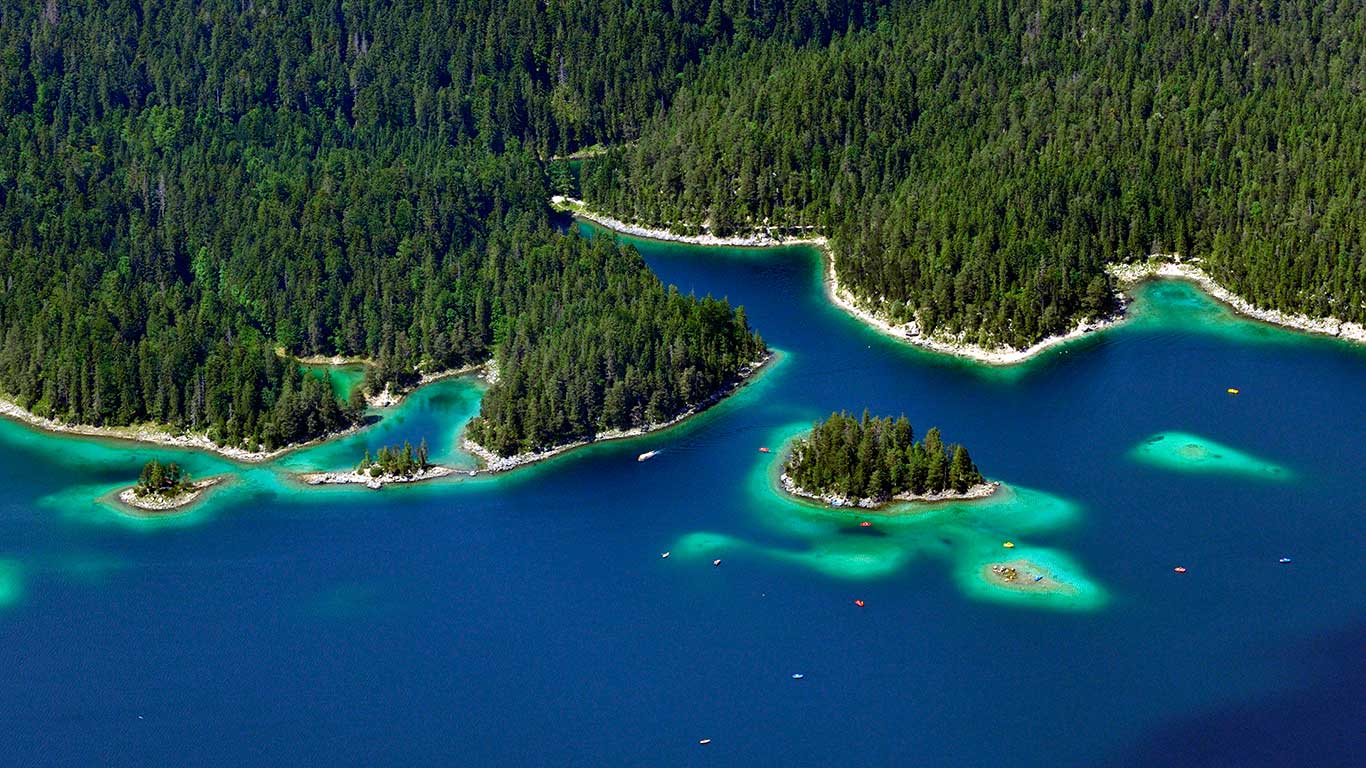 Eibsee, Garmisch-Partenkirchen, Bavaria, Germany (© Mattes René/Corbis)(Bing United Kingdom)