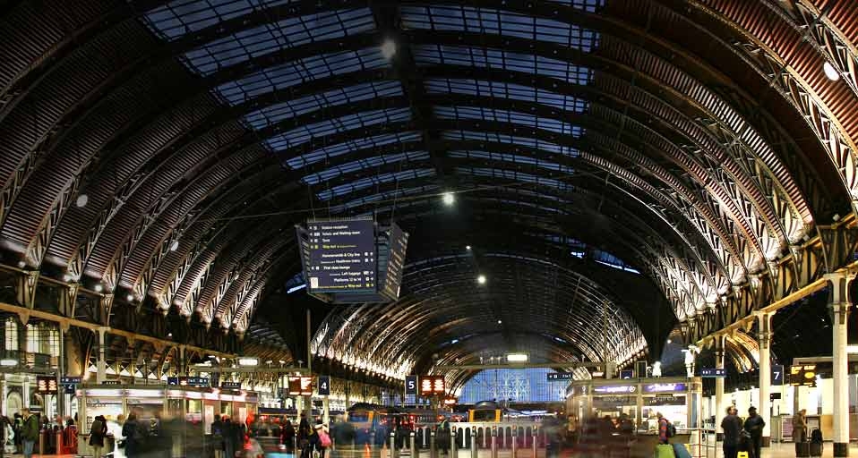 Paddington Station, London -- David Bank/Photolibrary &copy; (Bing United Kingdom)