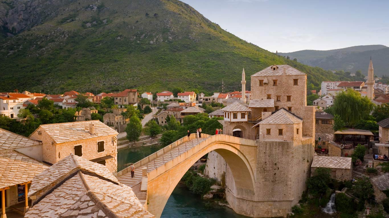 Stari Most in Mostar, Bosnien und Herzegowina (© Gavin Hellier/Minden Pictures)(Bing Deutschland)