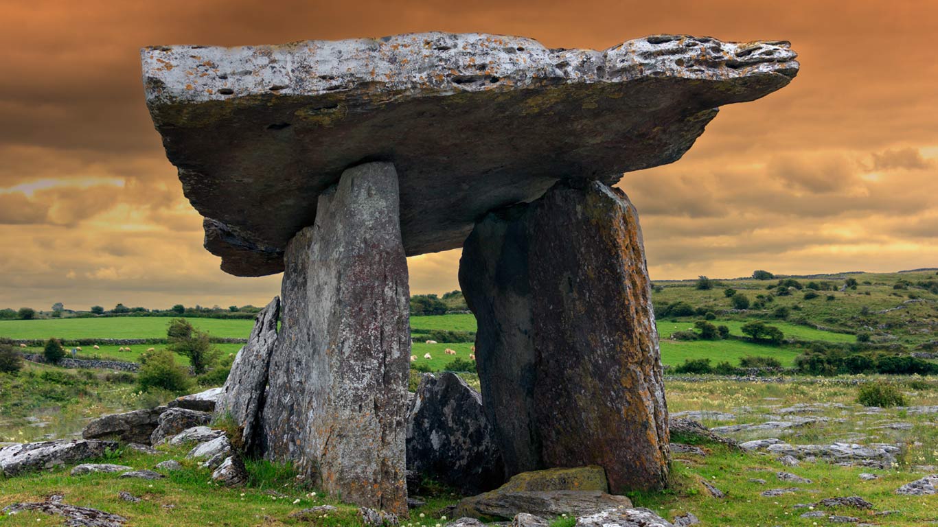 Poulnabrone dolmen, Burren National Park in Ireland (© Danita Delimont/Getty Images)(Bing United Kingdom)