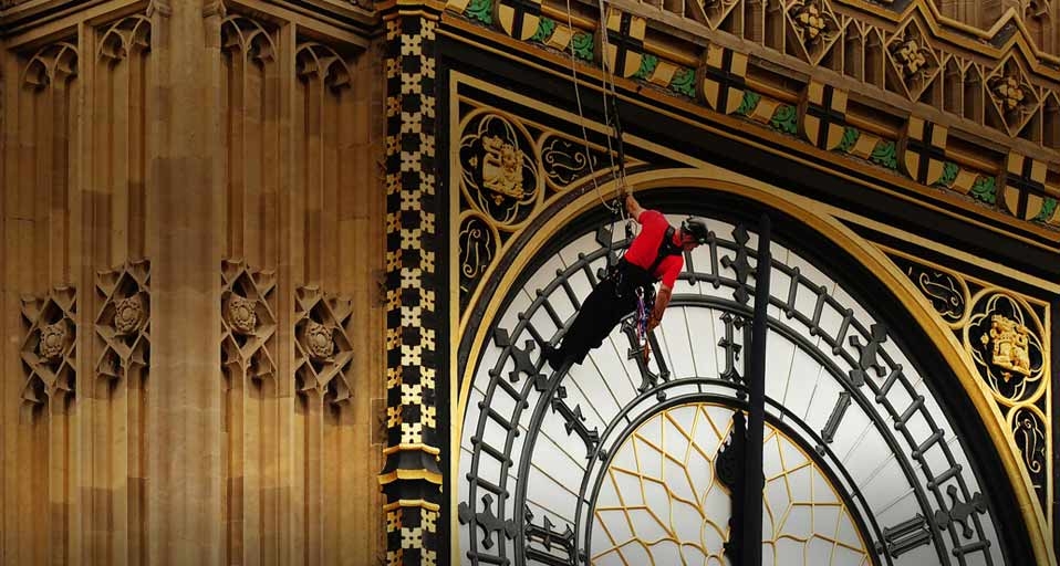 ｢ビッグ・ベンの時計の修理｣イギリス, ロンドン -- Carl De Souza/Getty Images &copy; (Bing Japan)