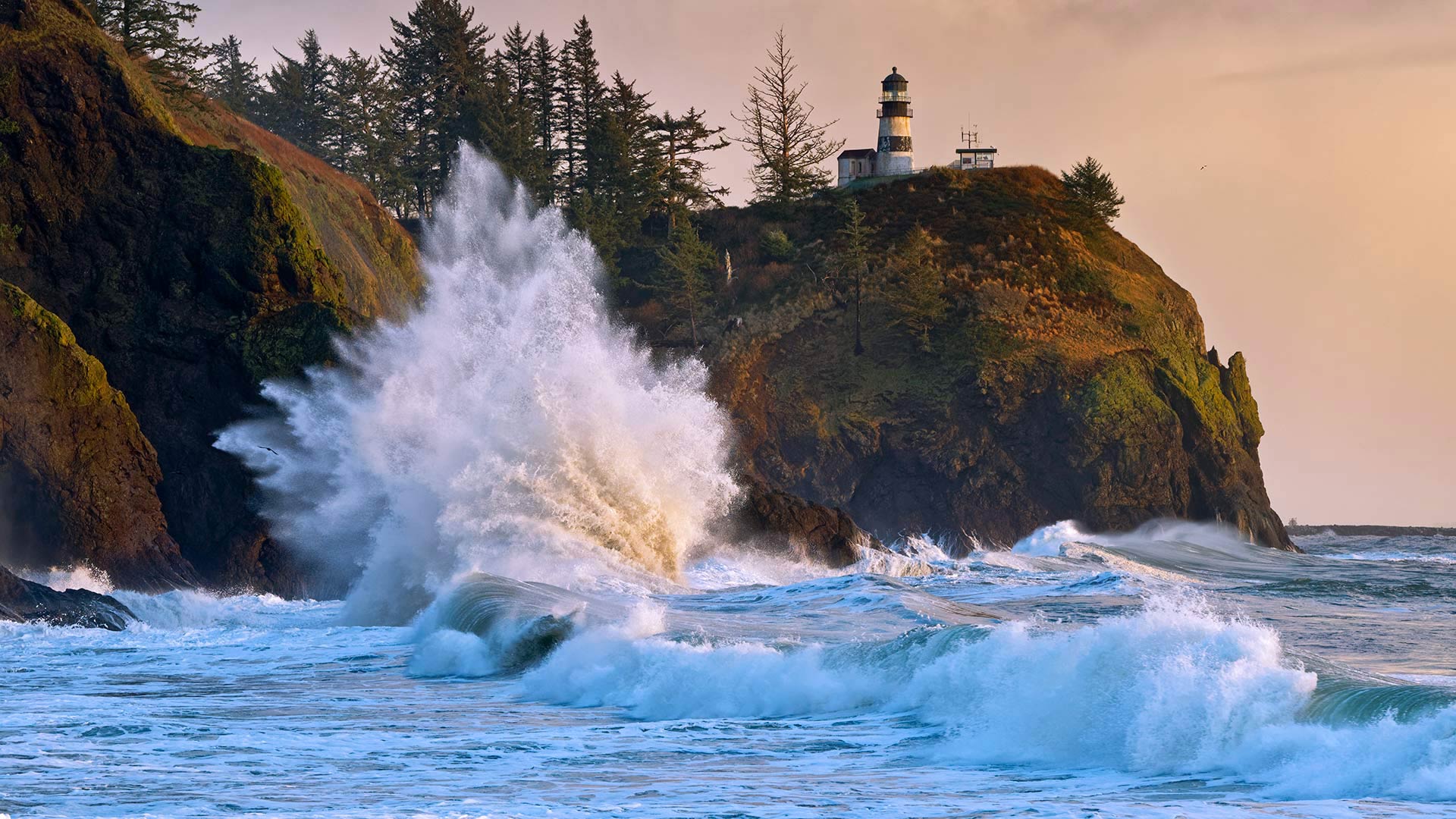 Cape Disappointment Lighthouse in Ilwaco, Washington, for the formation of the modern US Coast Guard (© Tom Schwabel/Tandem Stills + Motion)(Bing United States)