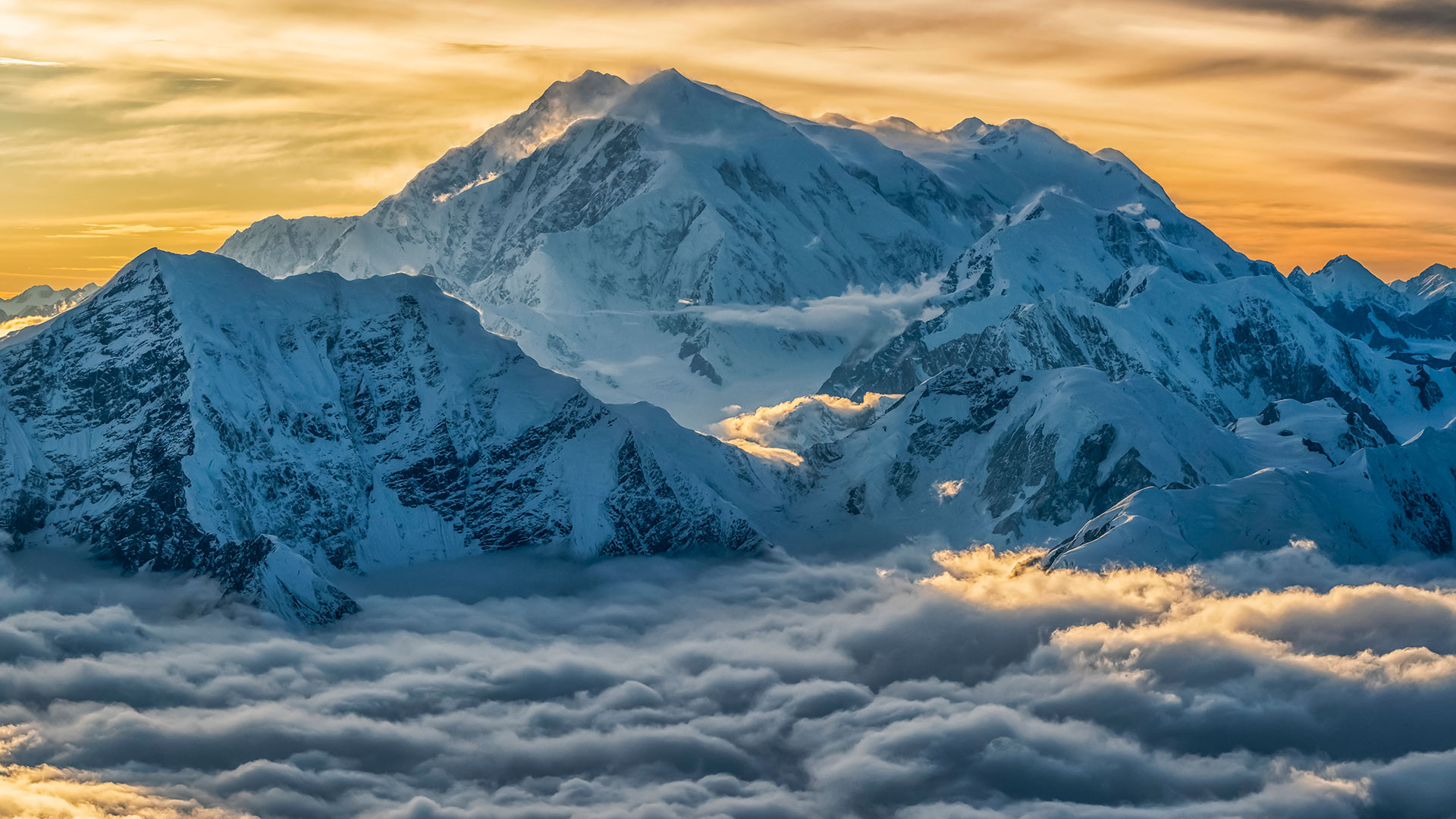 Mount Logan in Kluane National Park and Reserve, Yukon, Canada (© plainpicture/Design Pics/Robert Postma)(Bing United States)