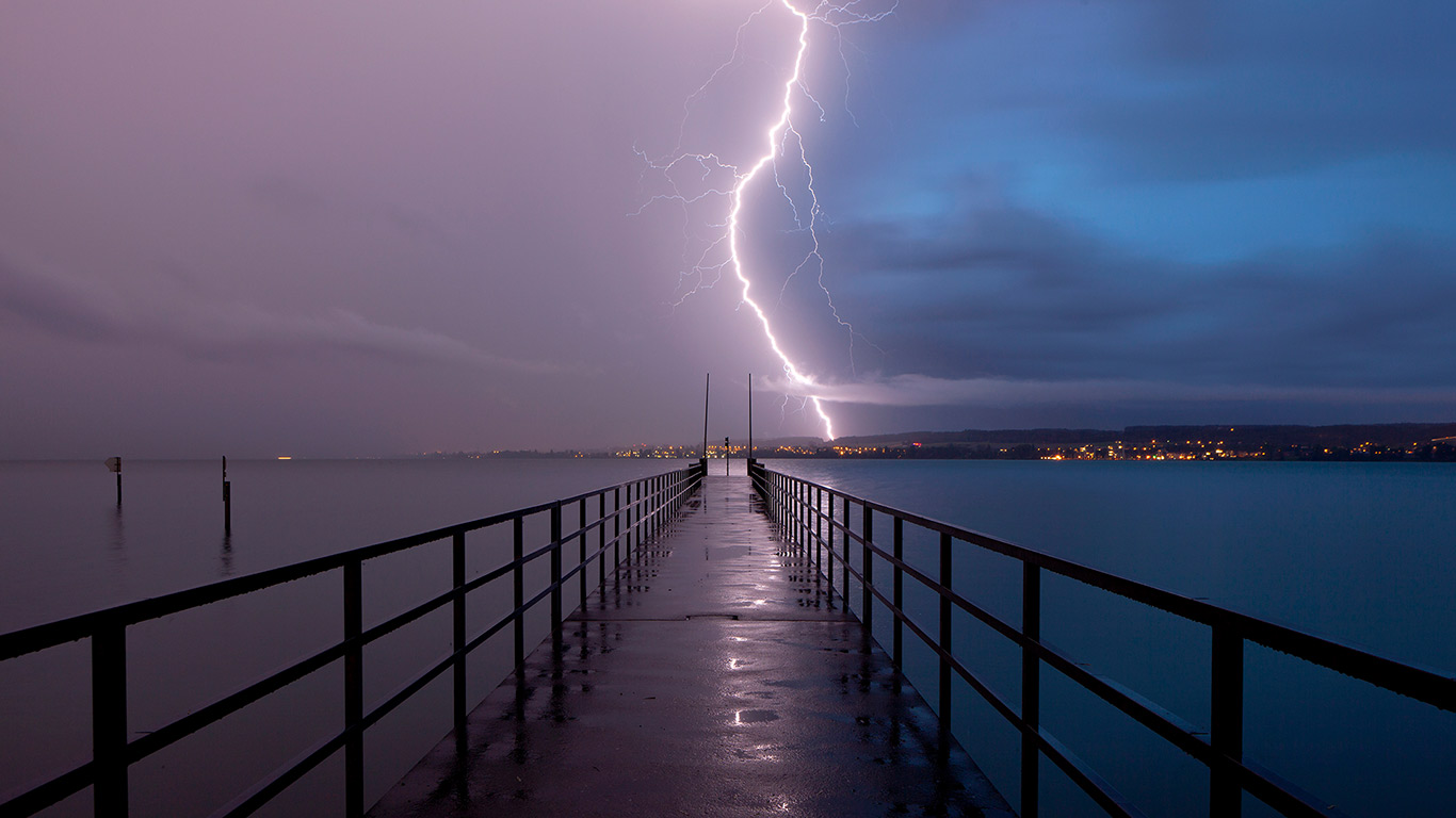 Gewitter über dem Bodensee, Konstanz, Baden-Württemberg, Deutschland (© imagebroker.net/SuperStock)(Bing Deutschland)