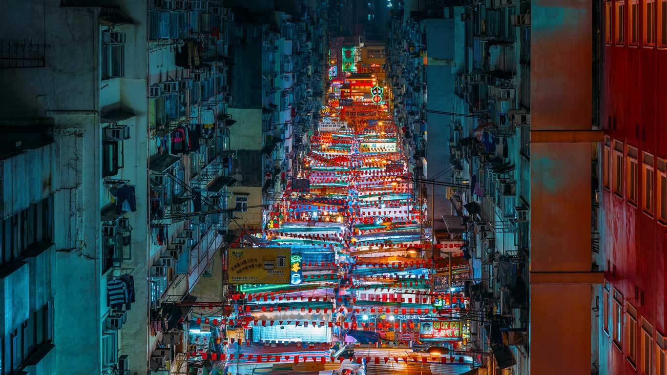 Temple Street Night Market in Yau Ma Tei, Hong Kong (© Peter Stewart/500px)(Bing Canada)
