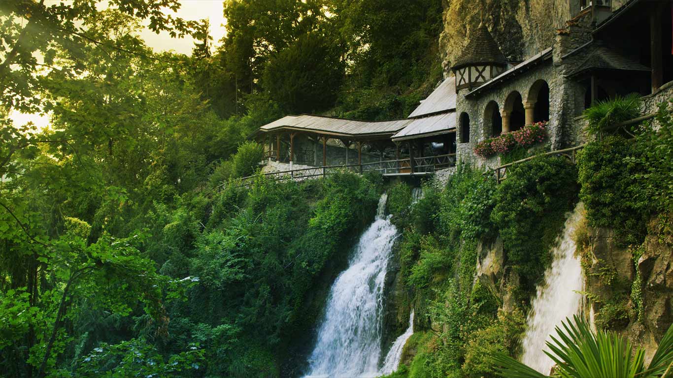 Saint Beatus Caves near the village of Beatenberg, Switzerland (© Getty Images)(Bing United Kingdom)
