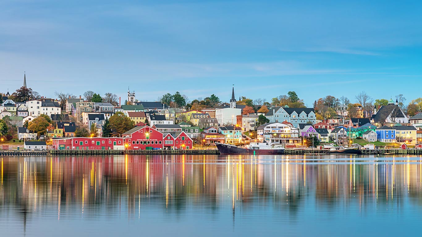 Panoramic view of the waterfront in Lunenburg, Nova Scotia (© Mlenny/Getty Images)(Bing Canada)