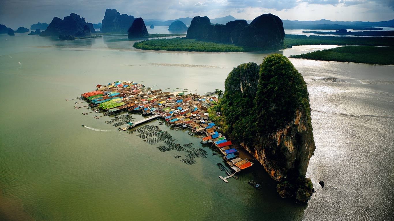 Village of Ko Panyi, Phang Nga Bay, Thailand (© Yann Arthus-Bertrand/Getty Images)(Bing United Kingdom)