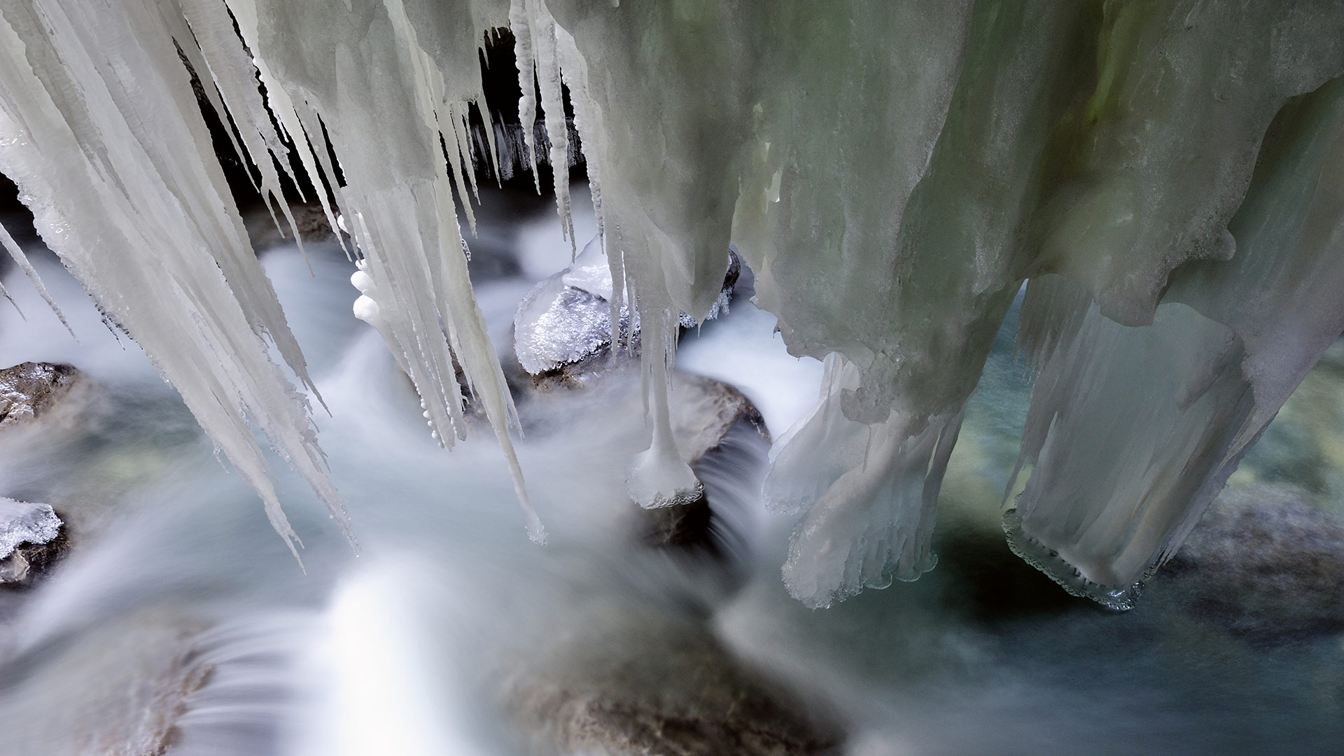 Eiszapfen in der Partnachklamm, Garmisch-Partenkirchen, Bayern, Deutschland (© Hans Lippert/Getty Images)(Bing Deutschland)