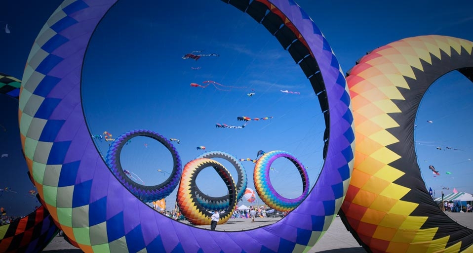 Circoflex kites at the International Kite Festival, Long Beach, Washington, USA -- Danita Delimont/Getty Images &copy; (Bing United Kingdom)