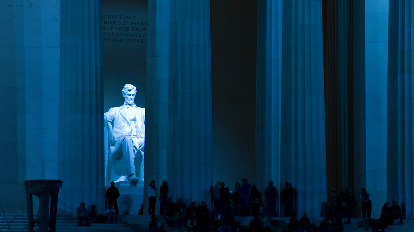 The Lincoln Memorial, Washington, DC (© Dennis K. Johnson/Getty images)(Bing United States)
