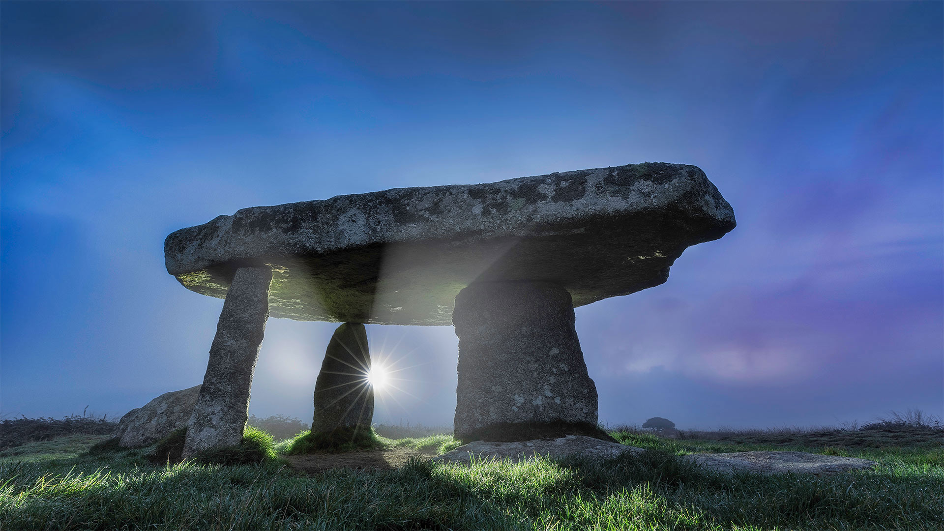 Das Großsteingrab Lanyon Quoit in Cornwall, England, Vereinigtes Königreich (© Guy Edwardes/Minden Pictures)(Bing Deutschland)