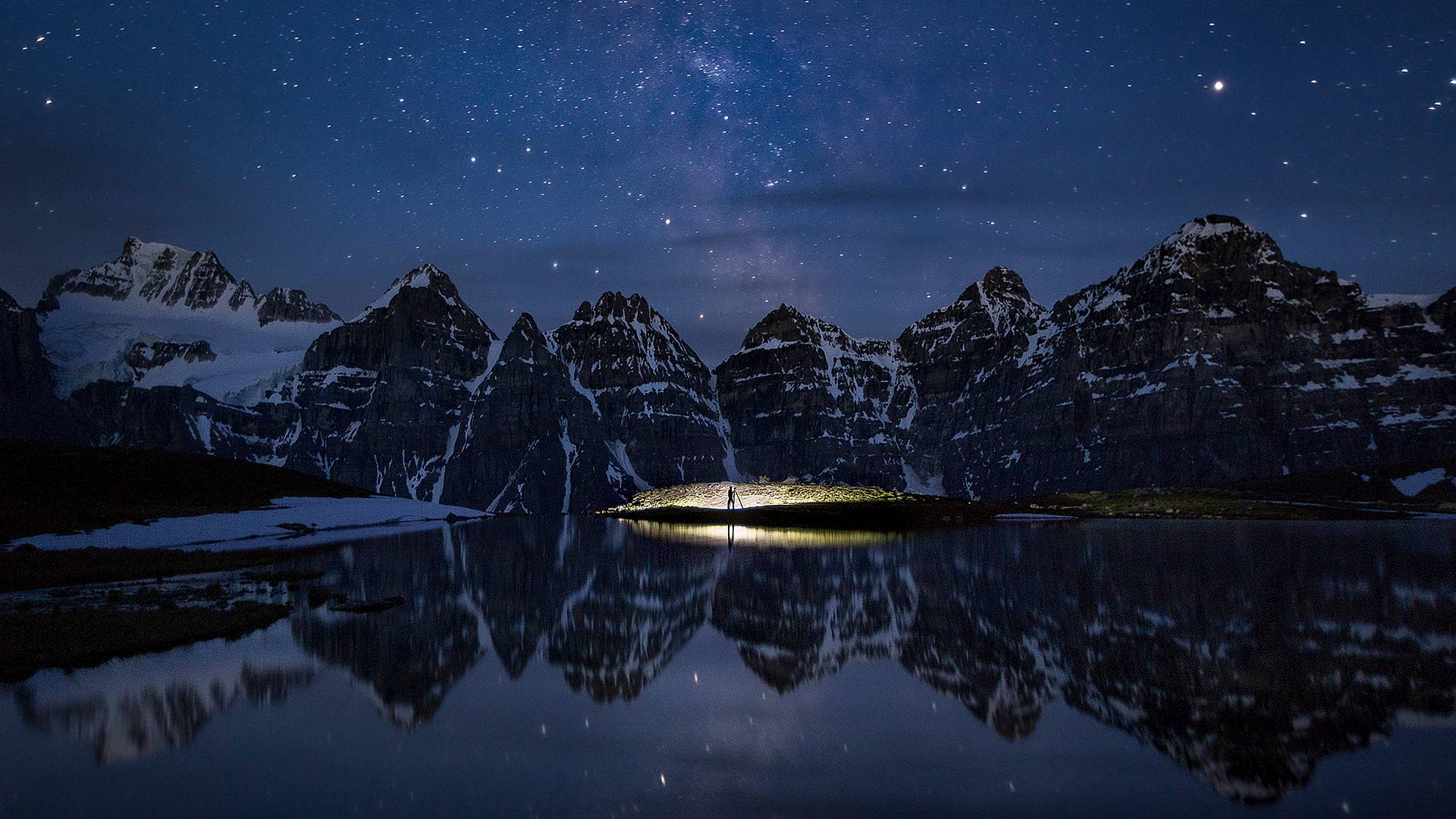 Minnestimma Lake, Banff, Alberta, Canada (© Paul Zizka/Aurora Photos)(Bing New Zealand)