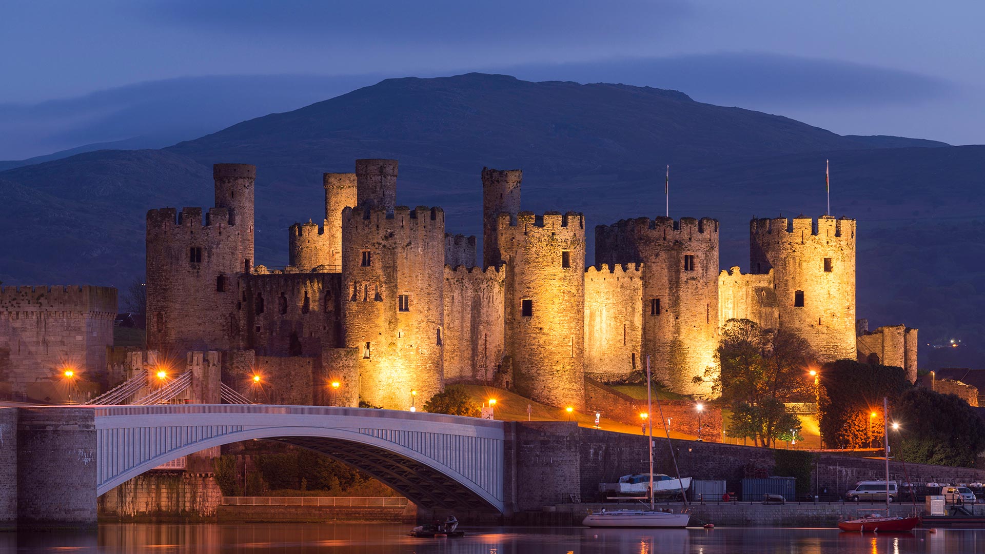 Conwy Castle illuminated at night, Conwy (© Jon Arnold/DanitaDelimont.com)(Bing United Kingdom)