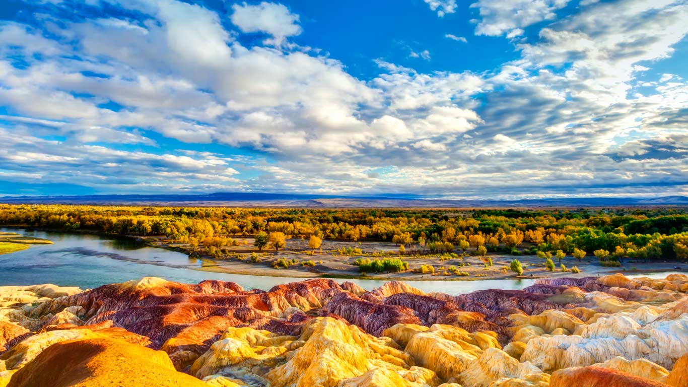 Buerjin Yadan landform, China (© WanRu Chen/Flickr/Getty Images)(Bing Canada)