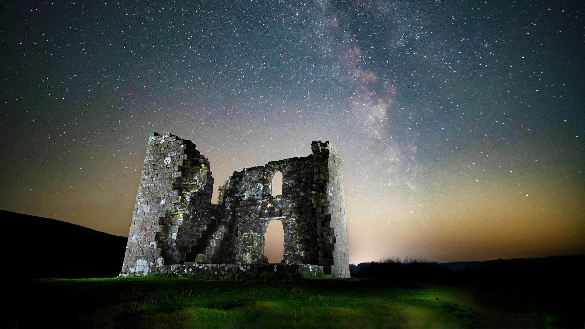 The Milky Way over Skelton Tower on the North York Moors (© Martin Williams/Alamy)(Bing United Kingdom)