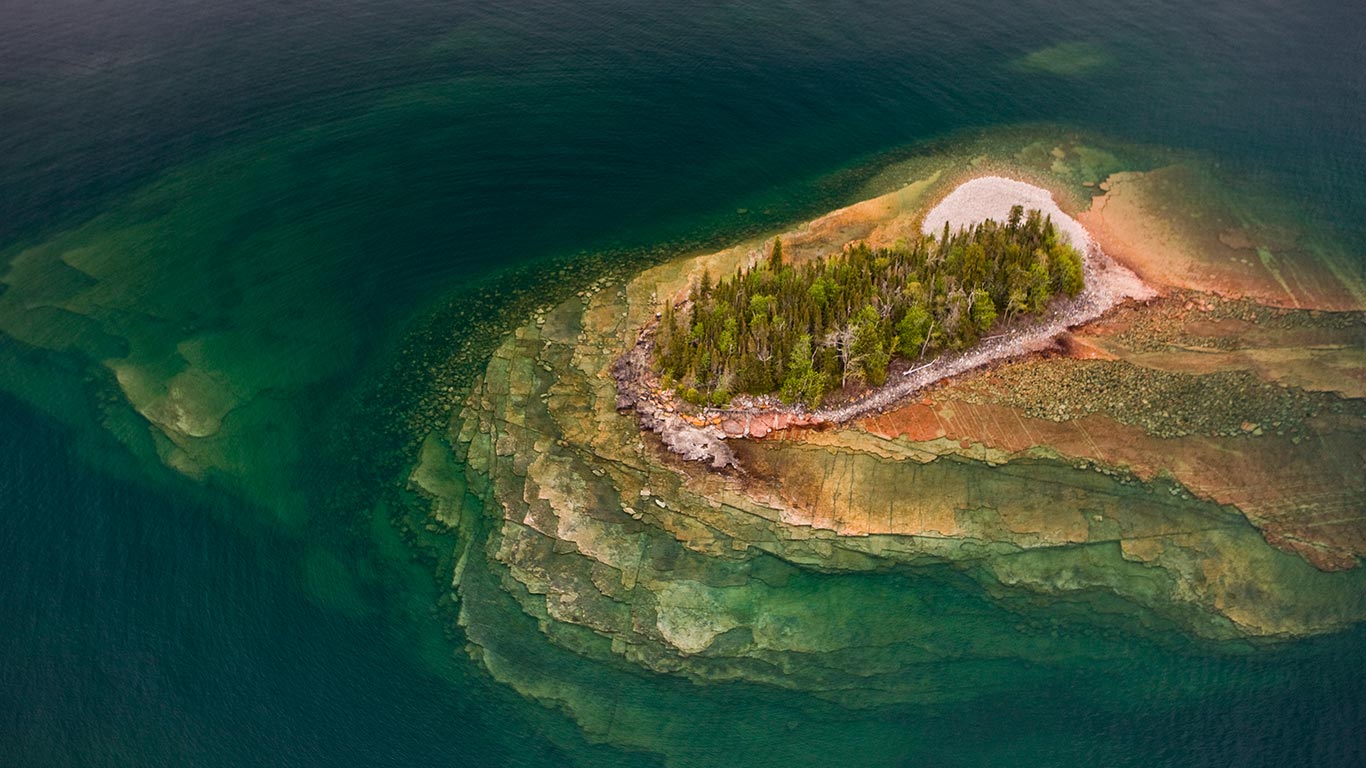 Aerial view of small rocky islands in Lake Superior, Thunder Bay, Ontario, Canada (© Rolf Hicker/Getty Images)(Bing United Kingdom)