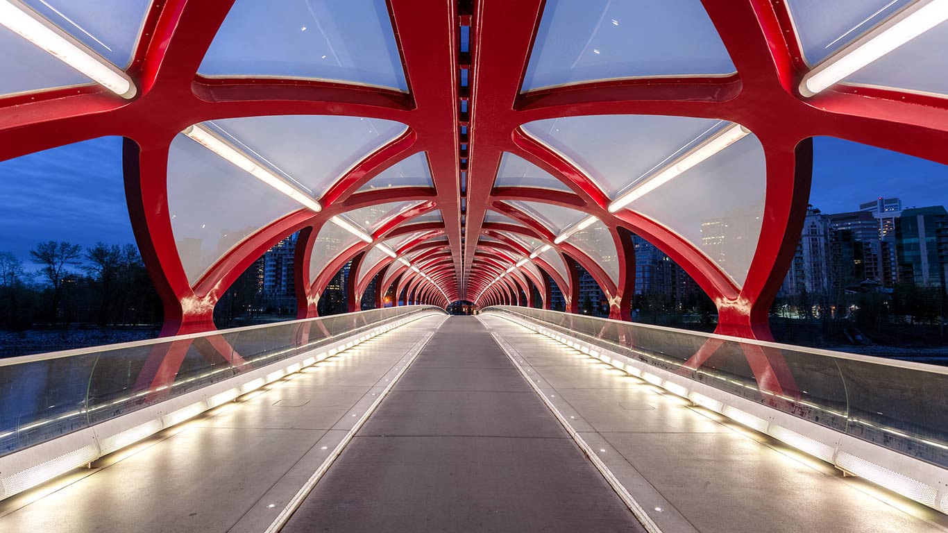 The Peace Bridge, Calgary (© Joe Daniel Price/Getty Images)(Bing Canada)