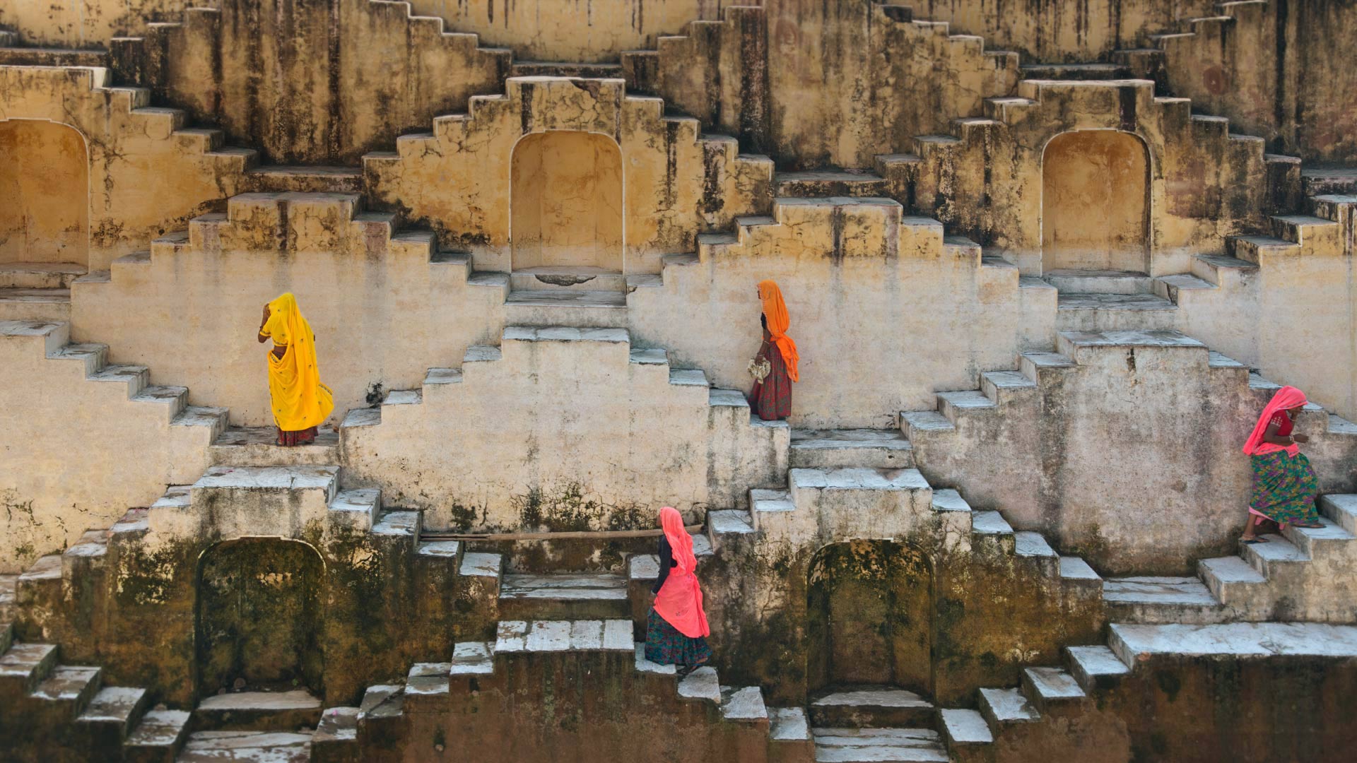 Women climbing a stepwell near Amber Fort in Jaipur, Rajasthan, India (© Shanna Baker/Offset)(Bing United Kingdom)