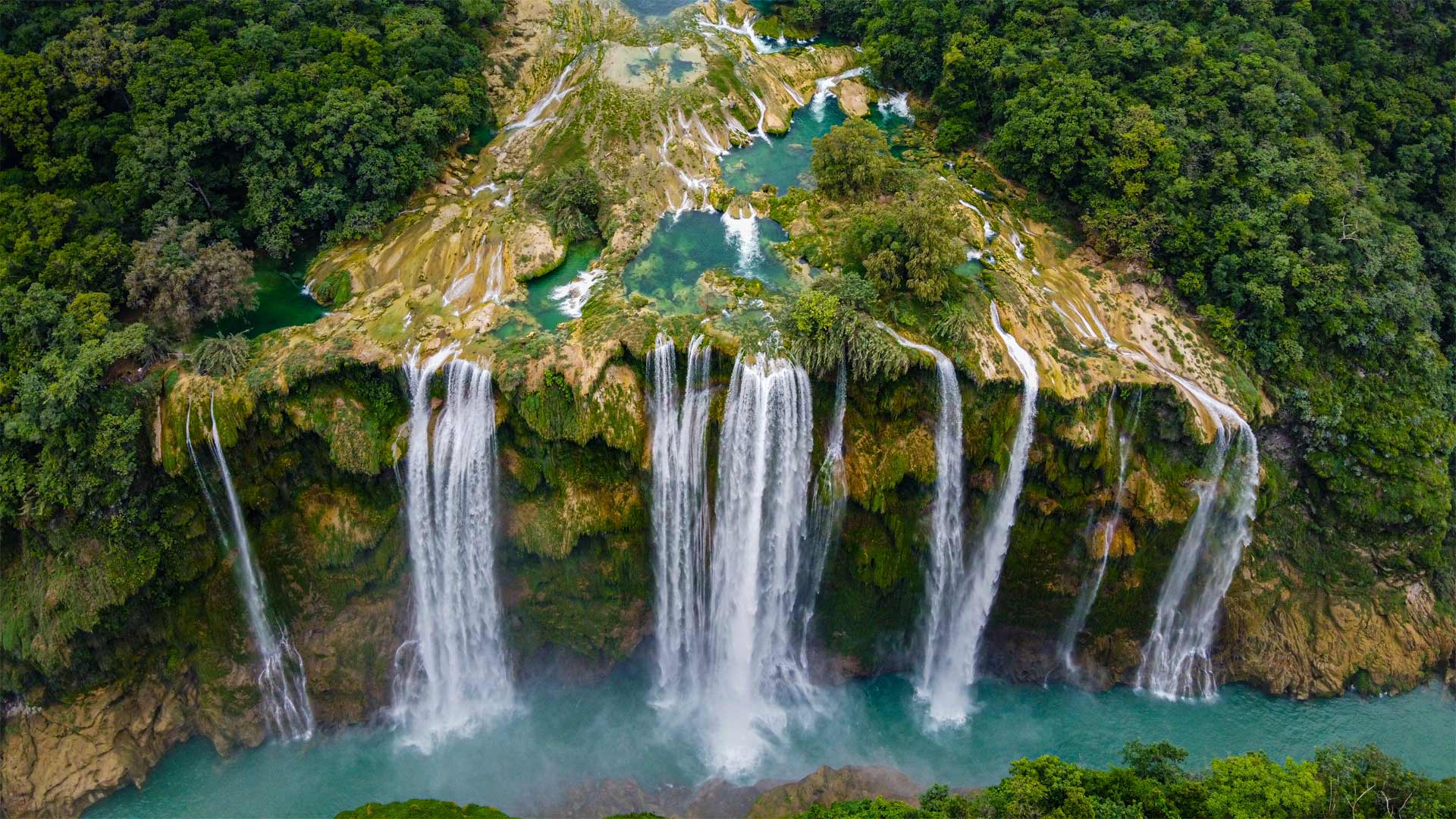 Tamul waterfall in San Luis Potosí, Mexico (© Robert Harding World Imagery/Offset by Shutterstock)(Bing United Kingdom)