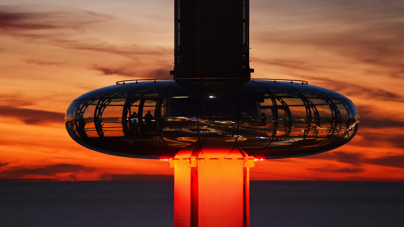 The British Airways i360 tower at dusk on the seafront of Brighton (© Mike Hewitt/Staff/Getty Images)(Bing United Kingdom)
