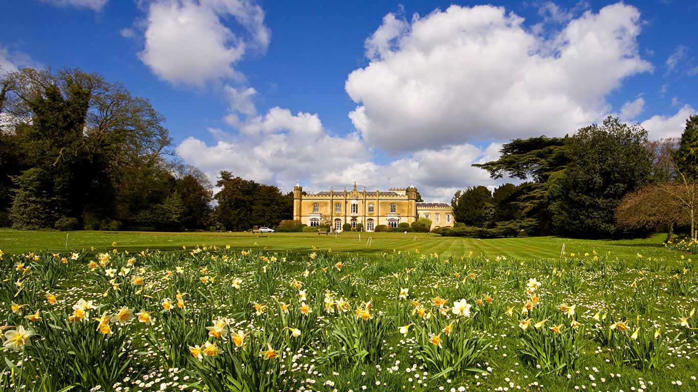 Missenden Abbey in Great Missenden, Buckinghamshire (© Avico Ltd/Alamy)(Bing United Kingdom)