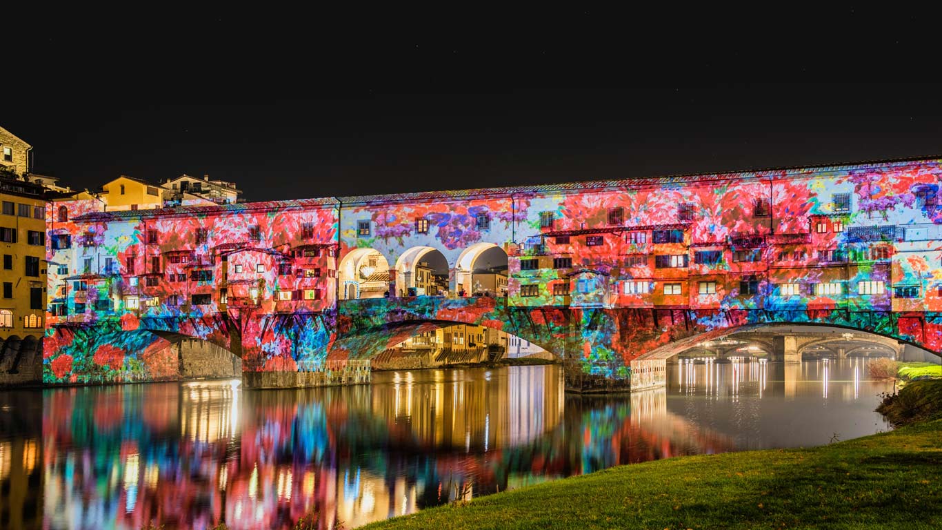 Ponte Vecchio, Florence, Italy (© Michele Castellani/Alamy)(Bing United Kingdom)