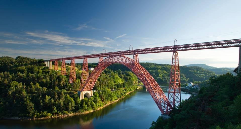 Viaduc de Garabit à Ruynes-en-Margeride, Cantal, Auvergne (© Russell Kord/minnowimages.com/Aurora Photos) &copy; (Bing France)