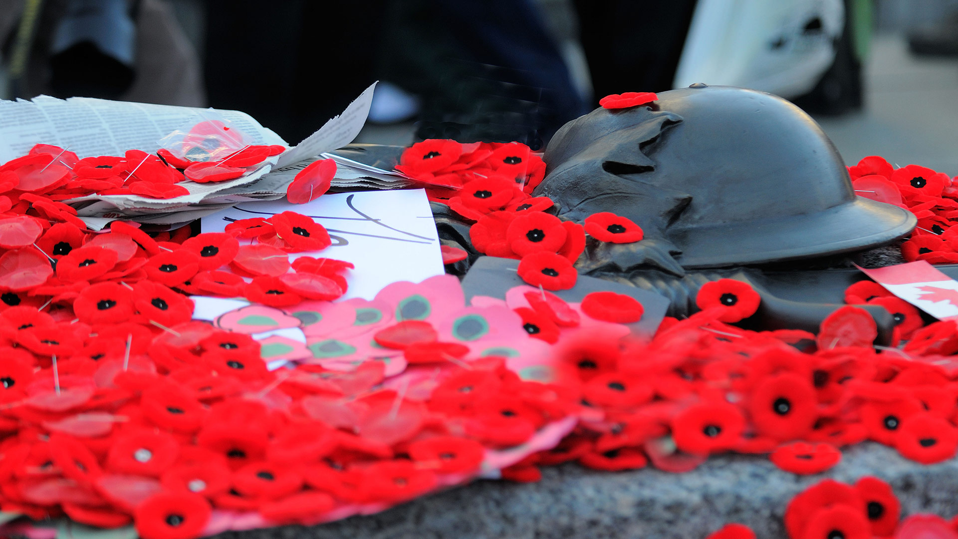 The tomb of the unknown soldier at the National War Memorial in Ottawa (© Norman Pogson/Alamy Stock Photo)(Bing Canada)