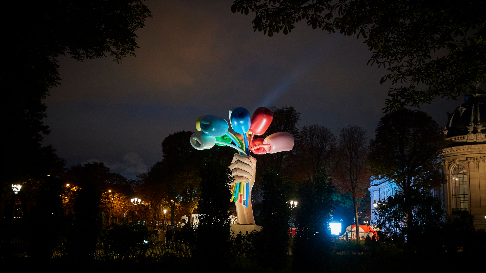 "Bouquet of tulips" de Jeff Koons, Paris (© Kiran Ridley/Stringer/getty images)(Bing France)