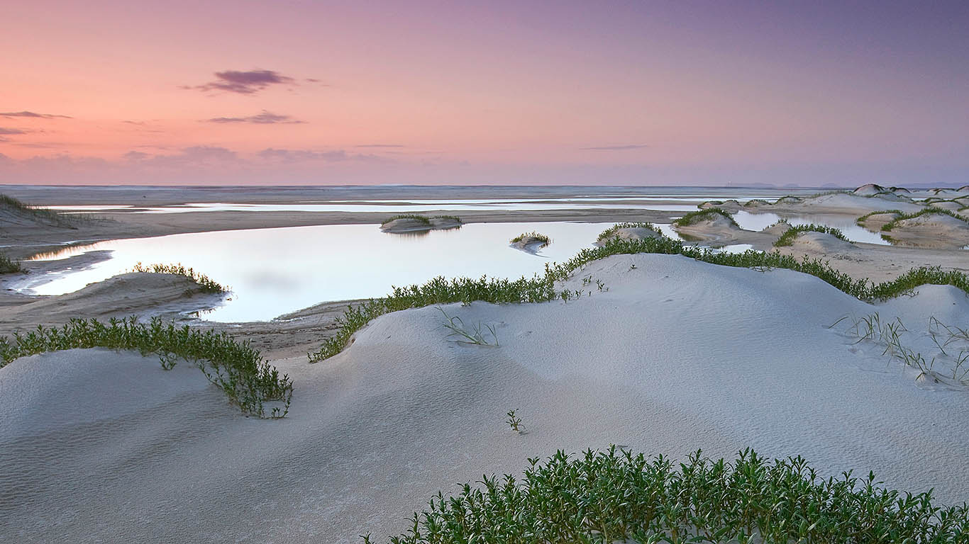 Sand forming a new landscape on Fraser Island, Queensland, Australia (© Peter Essick/Aurora Photos)(Bing Australia)