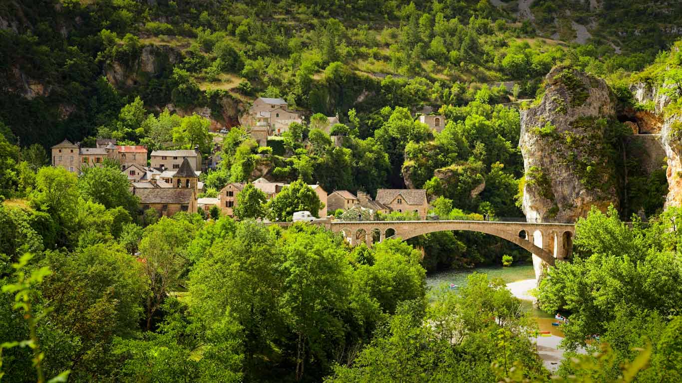 Gorges of Tarn in Cévennes National Park, Languedoc-Roussillon, France (© Jan Wlodarczyk/Alamy)(Bing United Kingdom)