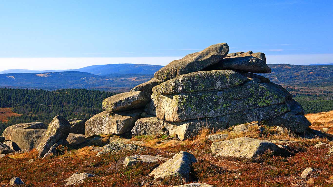 Hexenaltar auf dem Brocken-Gipfel (© Günter Gräfenhain/4Corners)(Bing Deutschland)
