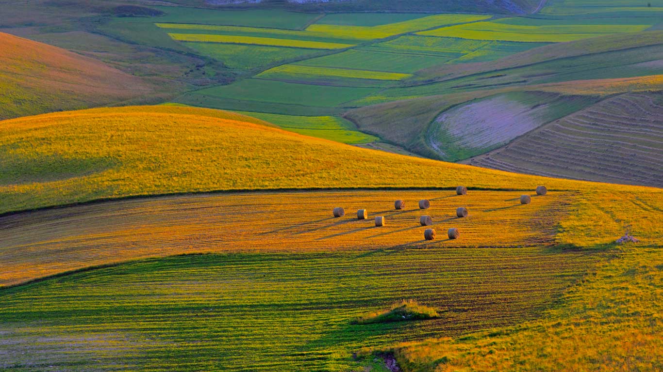 Sunset on Pian Grande plateau, Perugia district, Italy (© SIME/eStock Photo)(Bing United Kingdom)