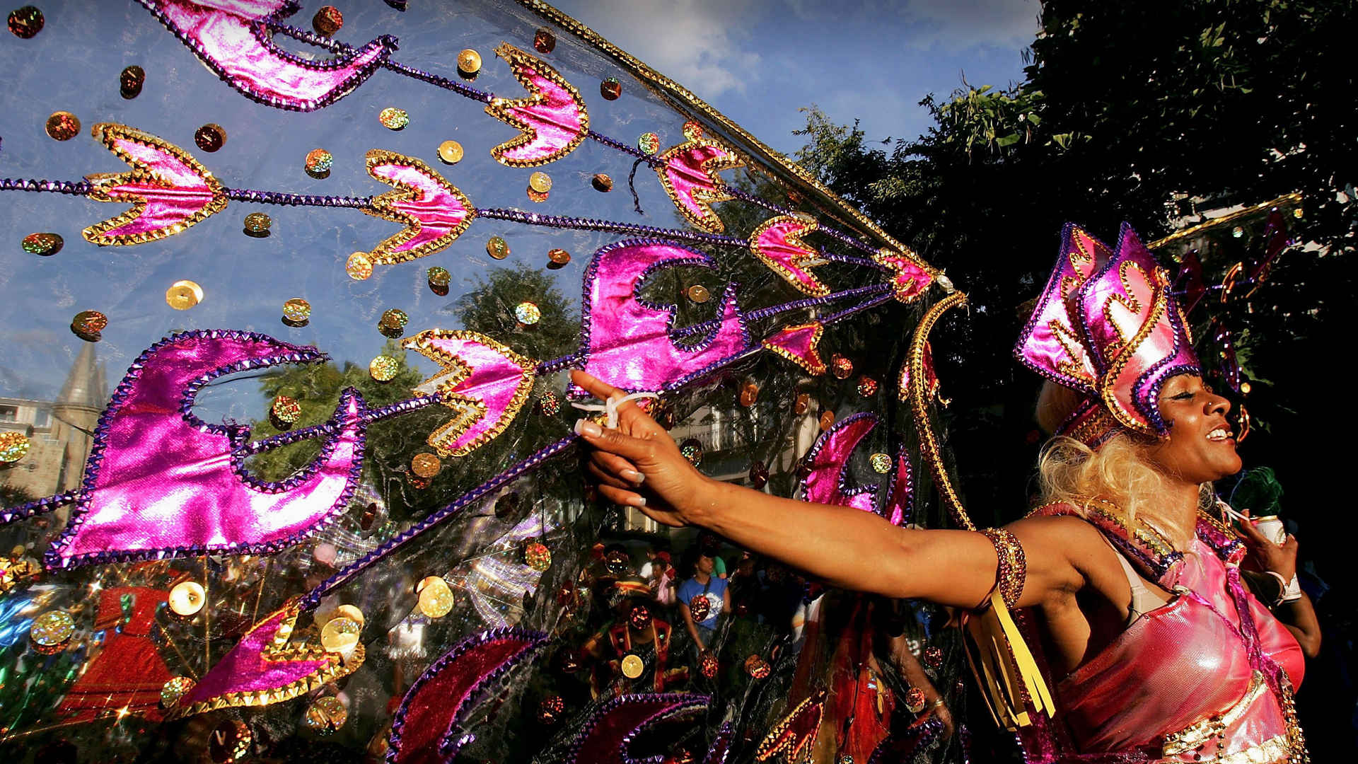 Mas performers in costume perform at the Notting Hill Carnival, London (© Daniel Berehulak/Getty Images)(Bing United Kingdom)