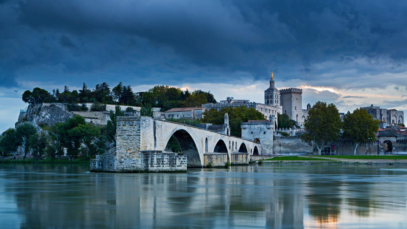 Pont Saint-Bénézet and Rhône at dusk, Avignon, France (© David Noton/Minden Pictures)(Bing United Kingdom)