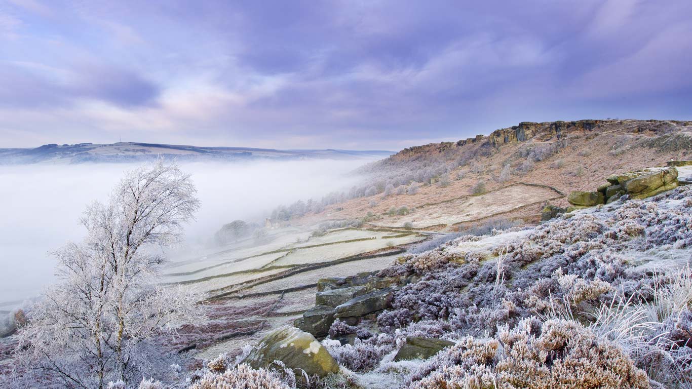 Curbar Edge in the Peak District, Derbyshire (© NPL/Minden Pictures)(Bing United Kingdom)
