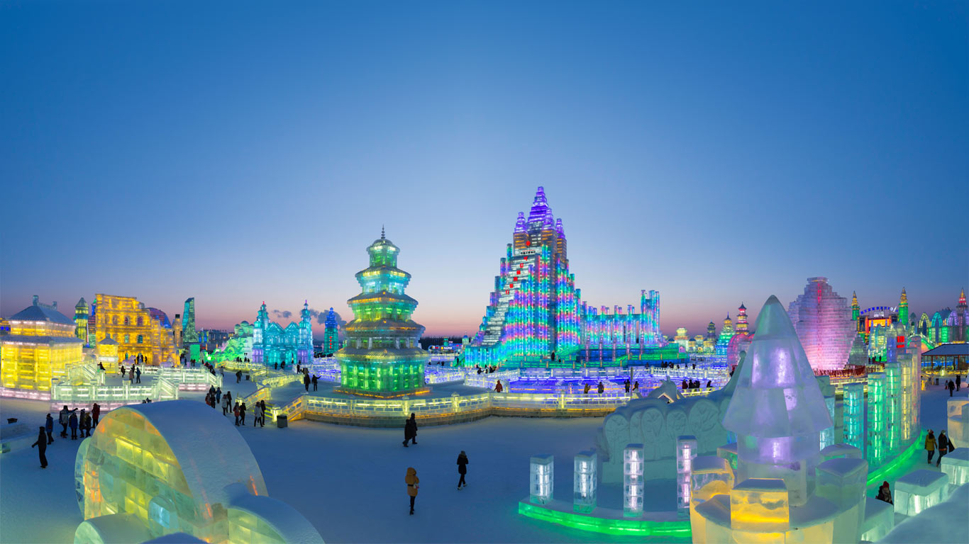 The Harbin Ice and Snow Festival in China (© Gavin Hellier/Getty Images)(Bing Canada)
