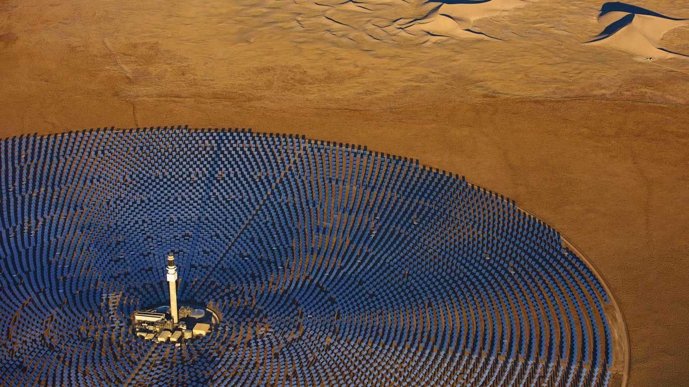 The Crescent Dunes Solar Energy Project near Tonopah, Nevada (© Jassen Todorov/Solent News/REX/Shutterstock)(Bing United Kingdom)