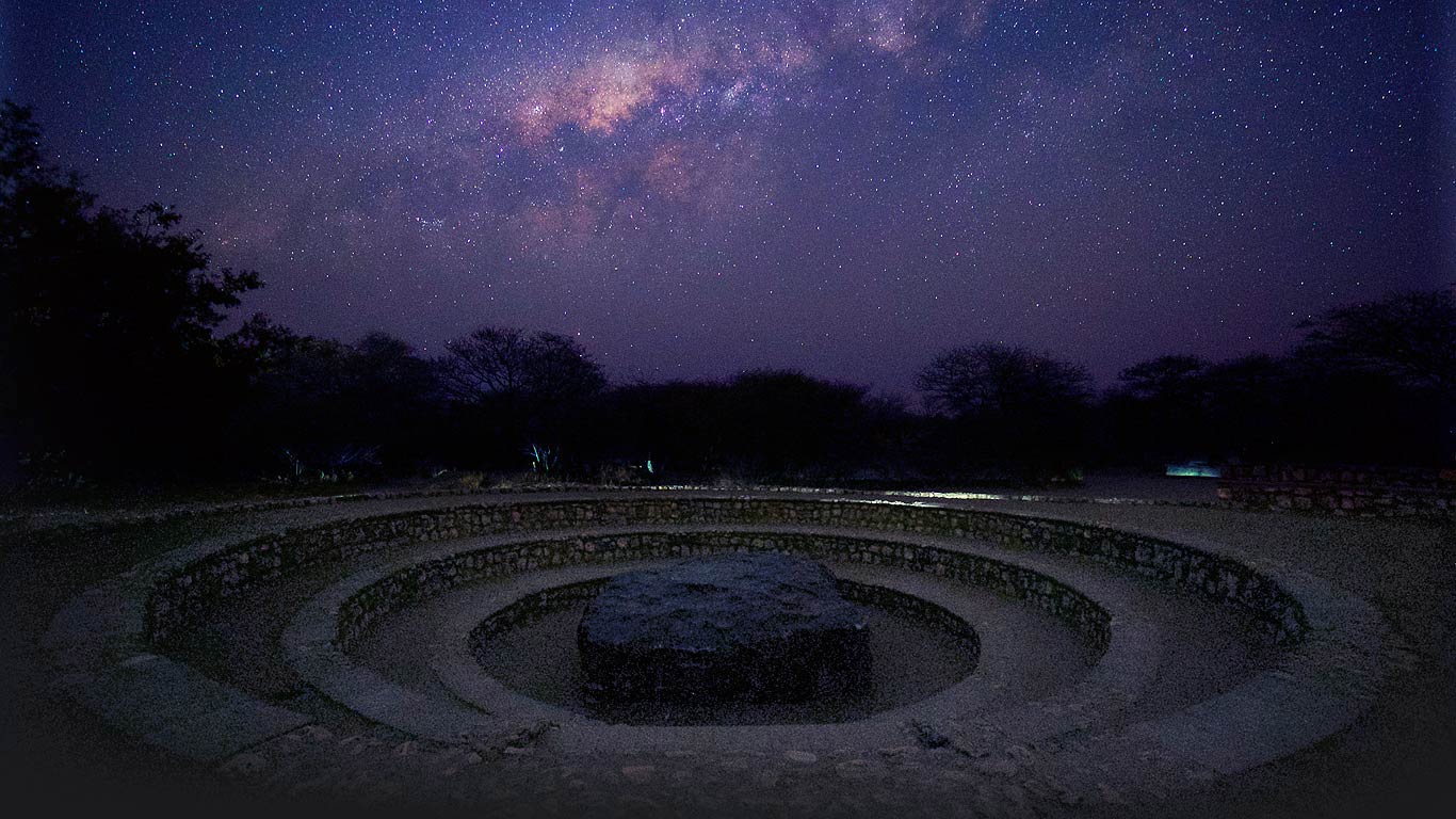 The Hoba meteorite near Grootfontein, Namibia (© Maciej Tomkow/Nimia)(Bing United Kingdom)
