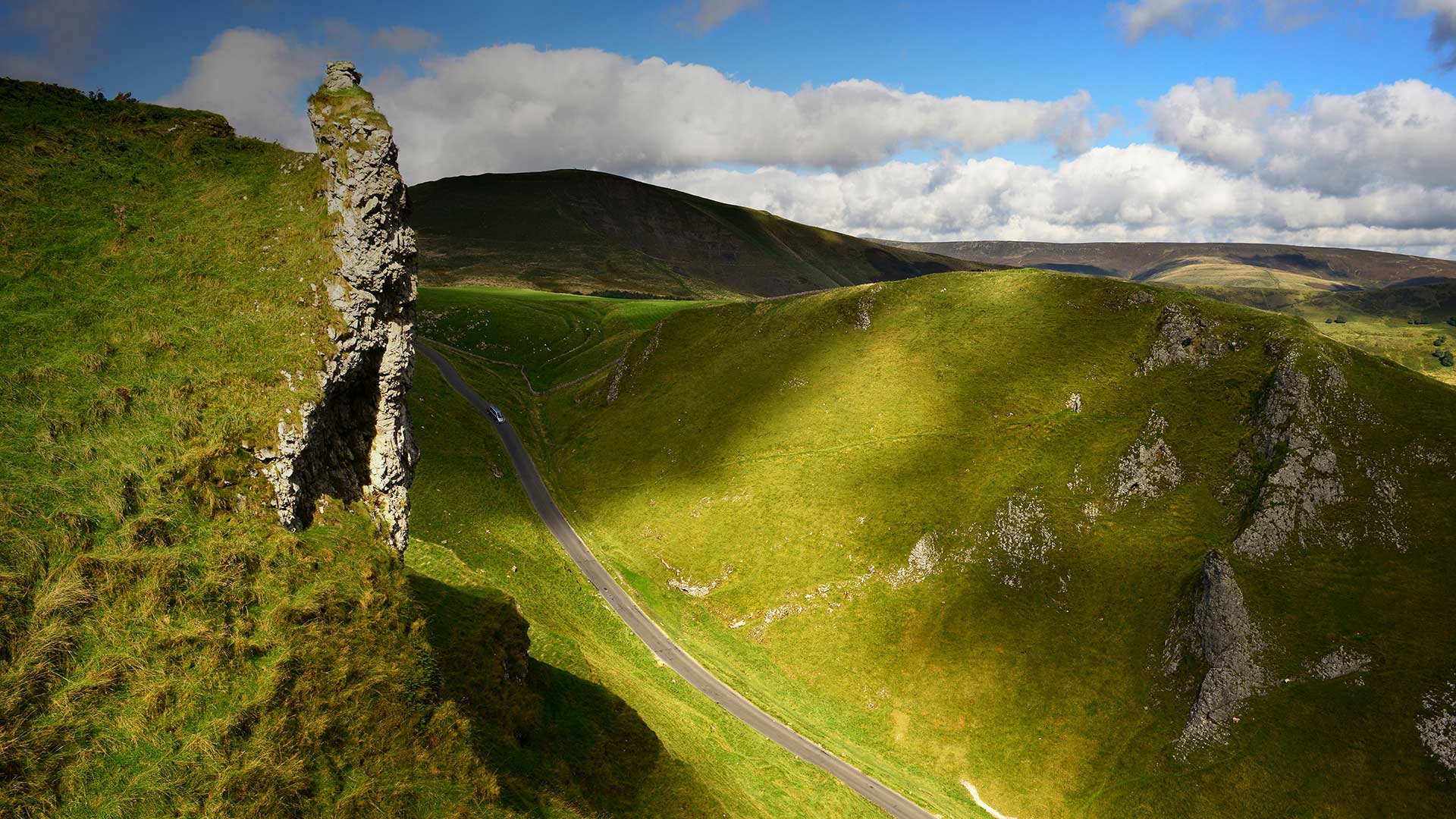 德比郡高峰区的Winnats山口，英格兰 (© Christopher Drabble/Alamy)(Bing China)