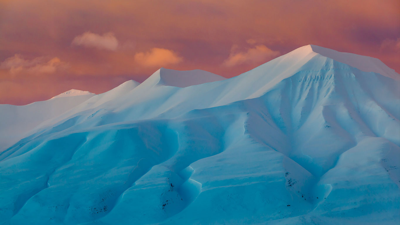 Hallwylfjellet at Adventdalen, Norway (© Ethan Welty/Aurora Photos)(Bing United Kingdom)