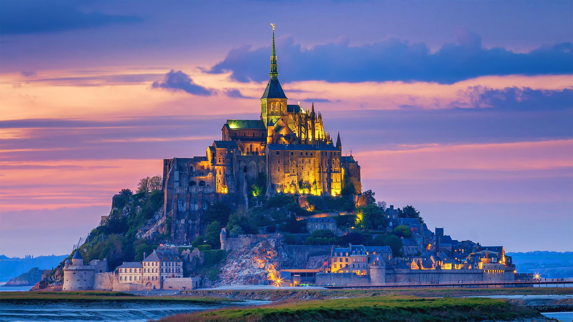 Die Insel Mont-Saint-Michel in der Normandie, Frankreich (© DaLiu/Getty Images)(Bing Deutschland)