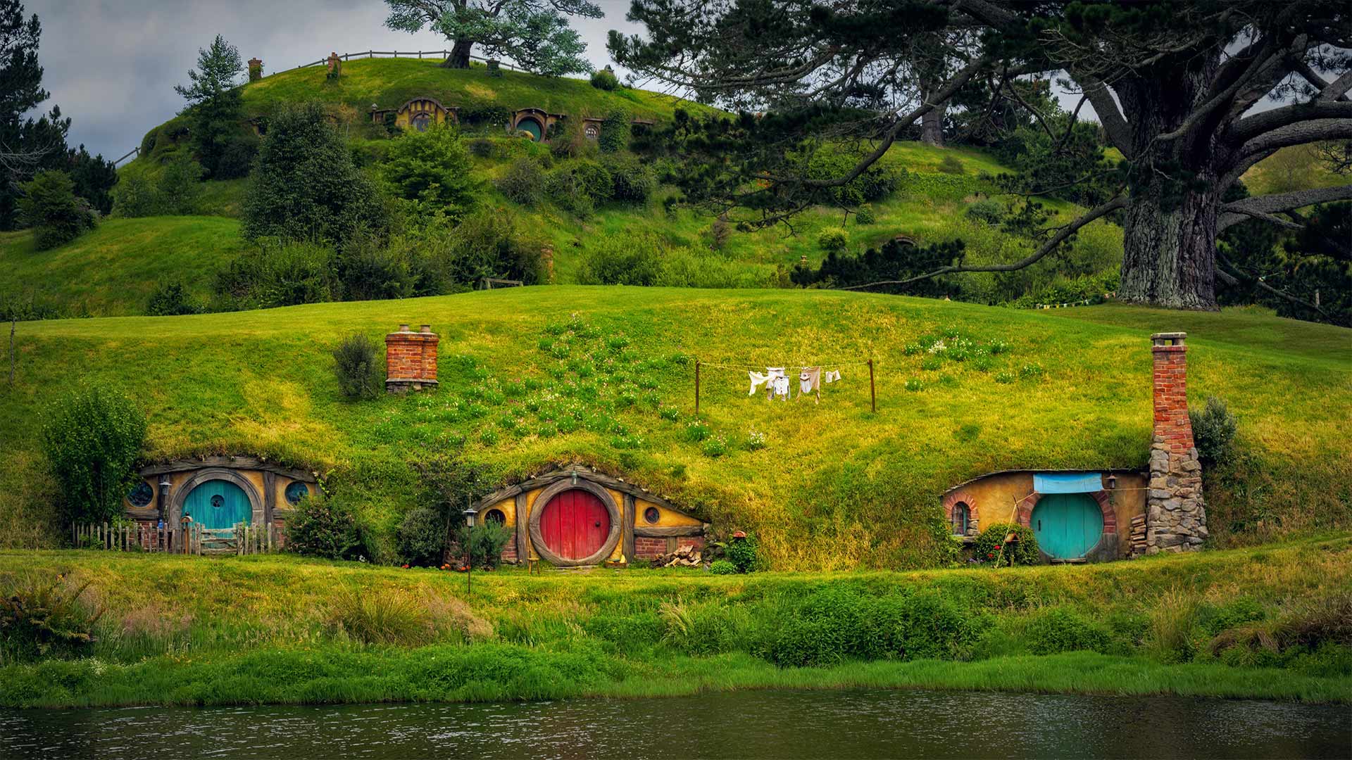 Hobbiton, near Matamata, North Island, New Zealand (© 500px Asia/Getty Images)(Bing United Kingdom)