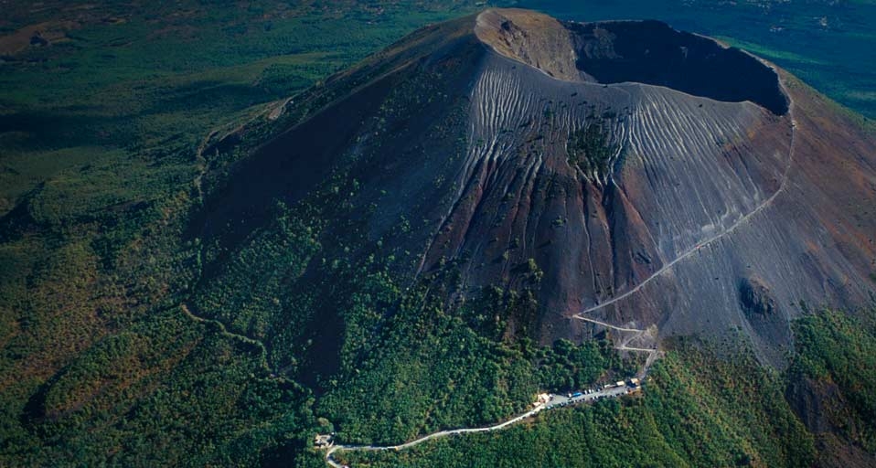 Mt. Vesuvius, Italy -- Guido Alberto Rossi/TipsImages &copy; (Bing Canada)