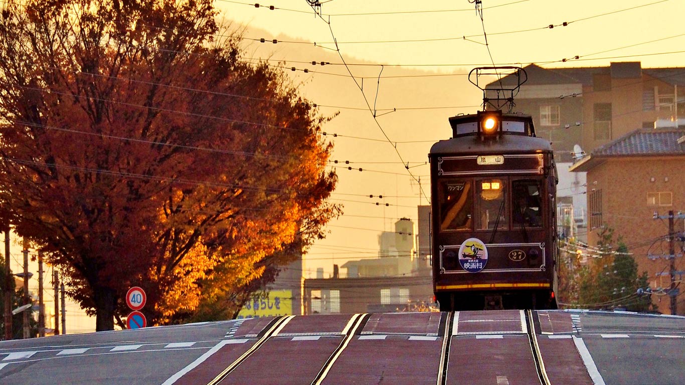 ｢京福嵐山本線｣京都, 右京区 (© Shuji Koto/SIME/eStock Photo)(Bing Japan)
