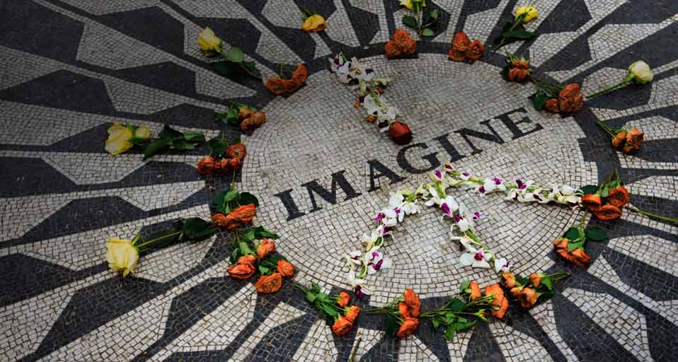 Imagine mosaic, part of the Strawberry Fields memorial in Central Park, New York City, USA (© Ocean/Corbis) &copy; (Bing United Kingdom)